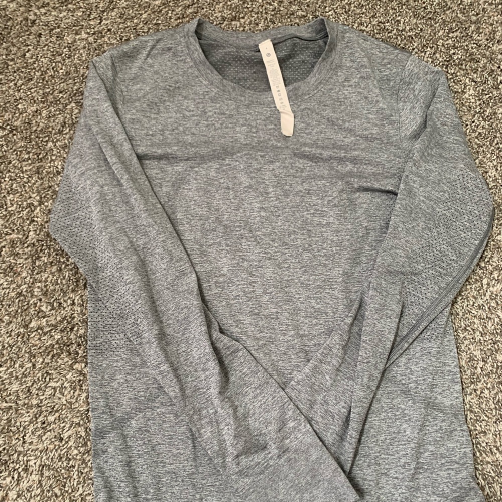 Lulu Lemon grey align long sleeve. Size 4